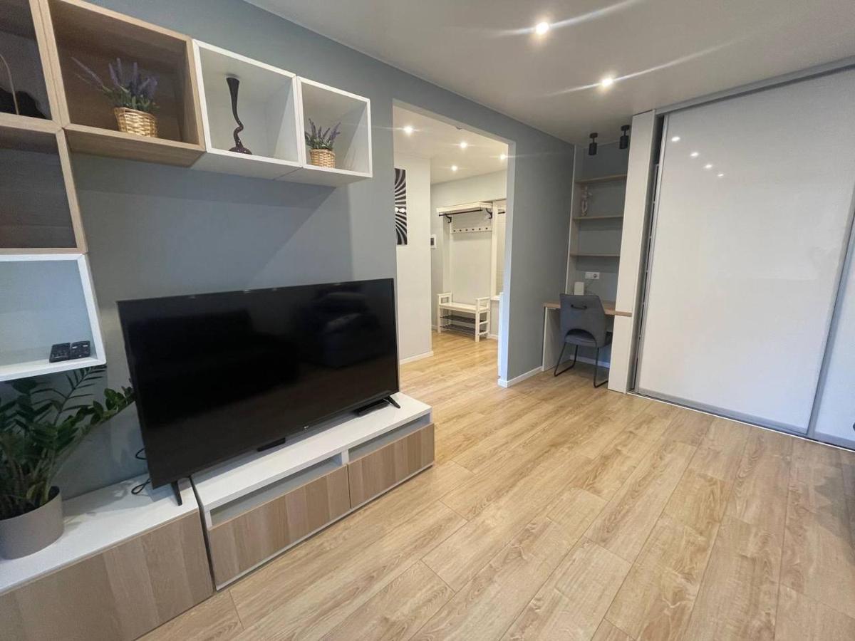 Ferienwohnung Modern 1Br Haven Near Two Parks Riga Exterior foto